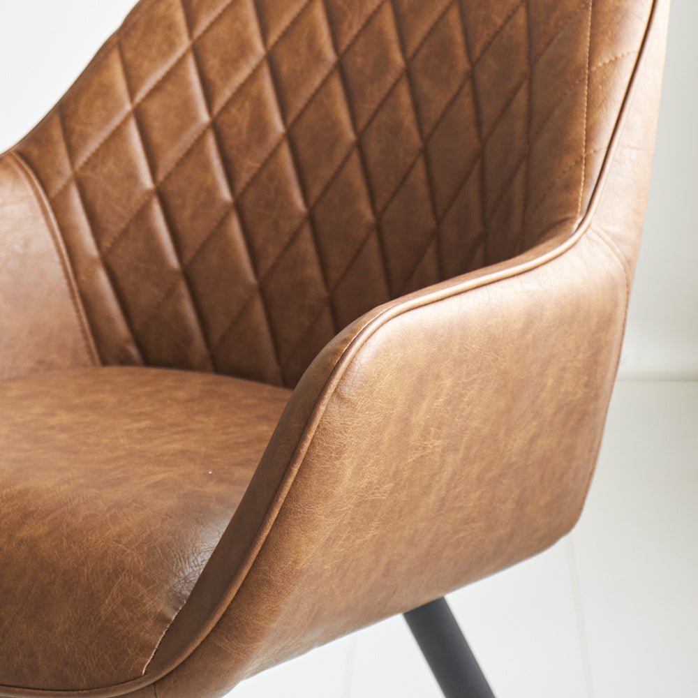 Esszimmerstuhl Cara Dimehouse Cognac LxBxH 78x65x57 Kunstleder Stimmungsvolles Fotodetail