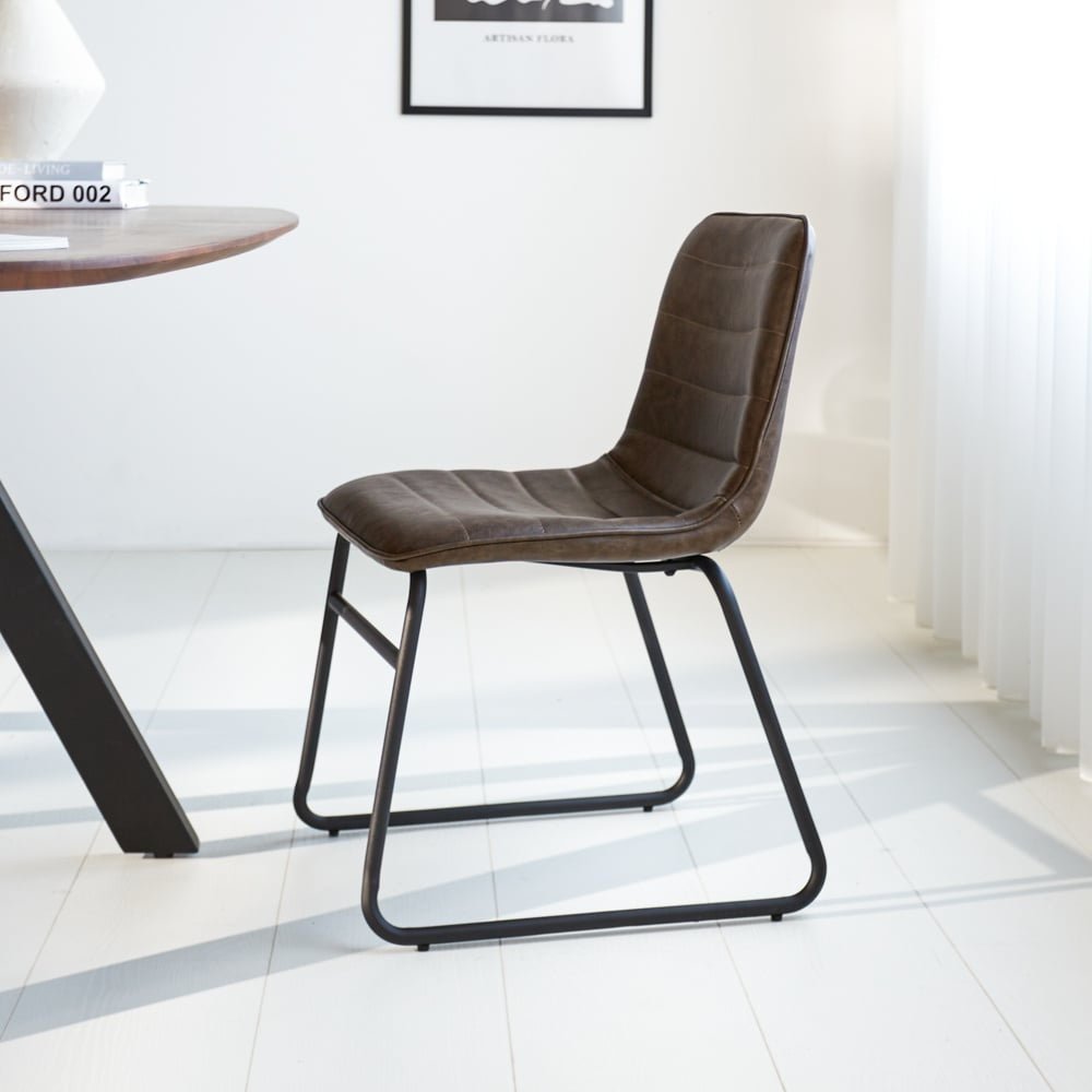 Esszimmerstuhl Mark Dimehouse Taupe LxBxH 74x56x54 Kunstleder Stimmungsvolle Foto-Seitenansicht