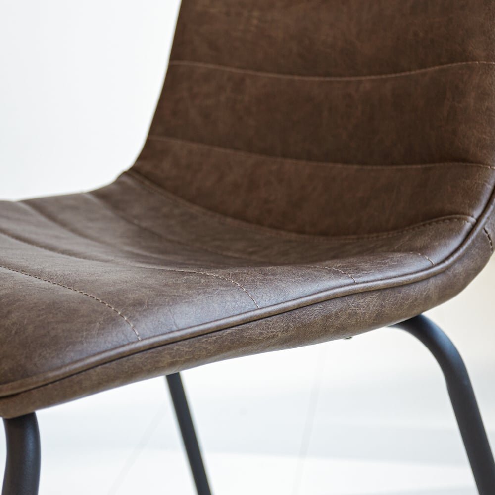 Esszimmerstuhl Mark Dimehouse Taupe LxBxH 74x56x54 Kunstleder Stimmungsvolles Fotodetail