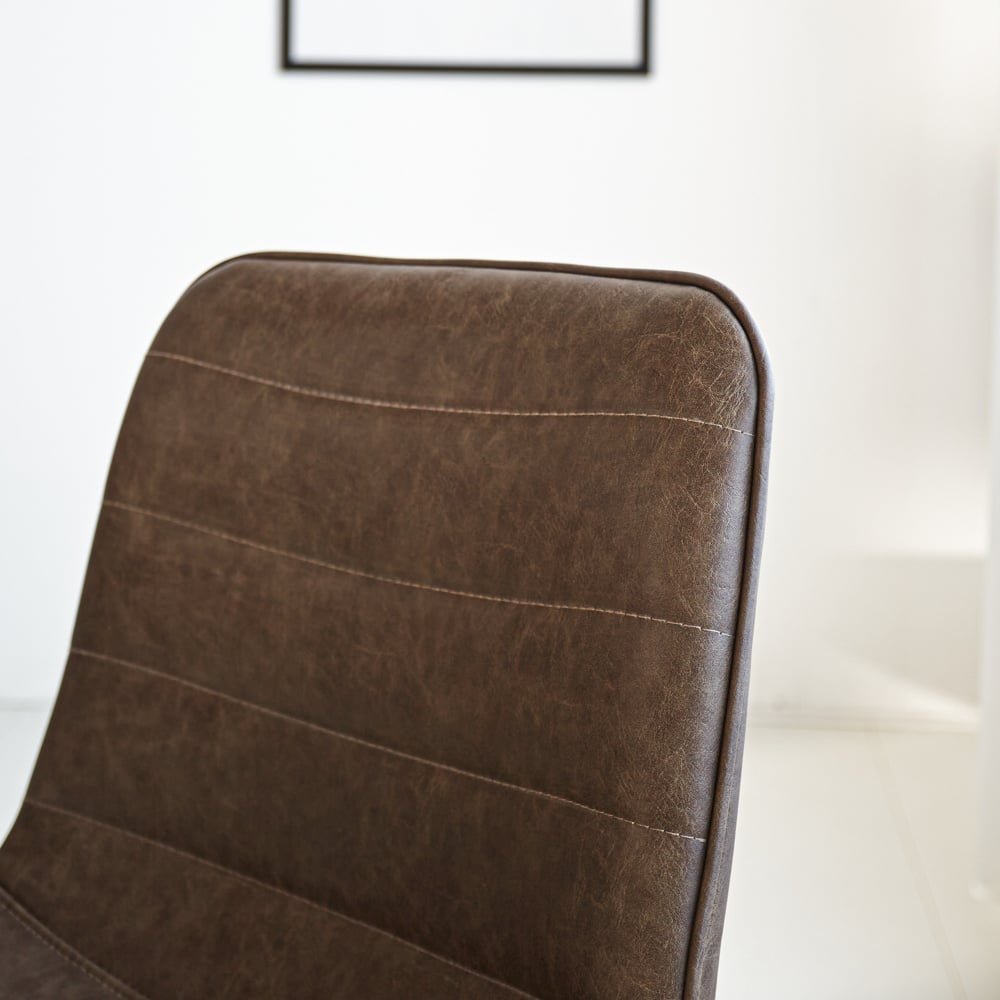 Esszimmerstuhl Mark Dimehouse Taupe LxBxH 74x56x54 Kunstleder Stimmungsvolles Fotodetail