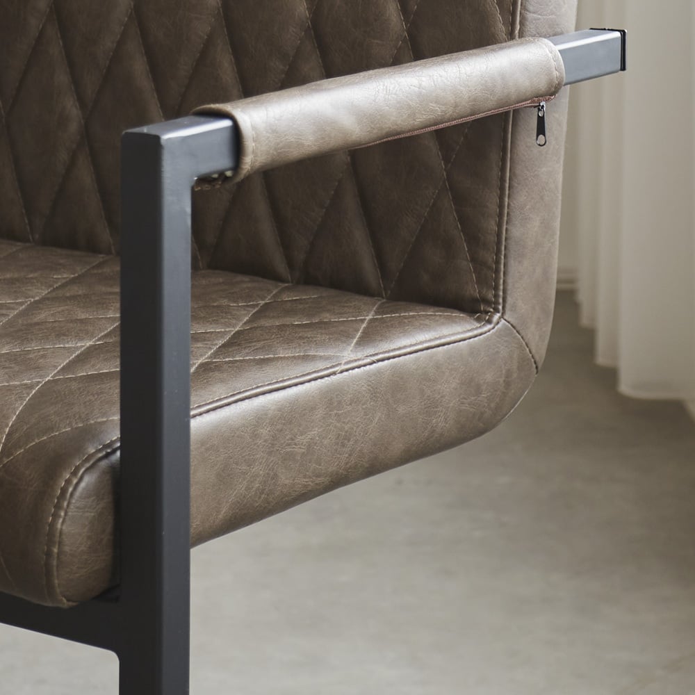 Esszimmerstuhl Ruben Dimehouse Taupe LxBxH 71x59x58 Kunstleder Stimmungsfoto Detail