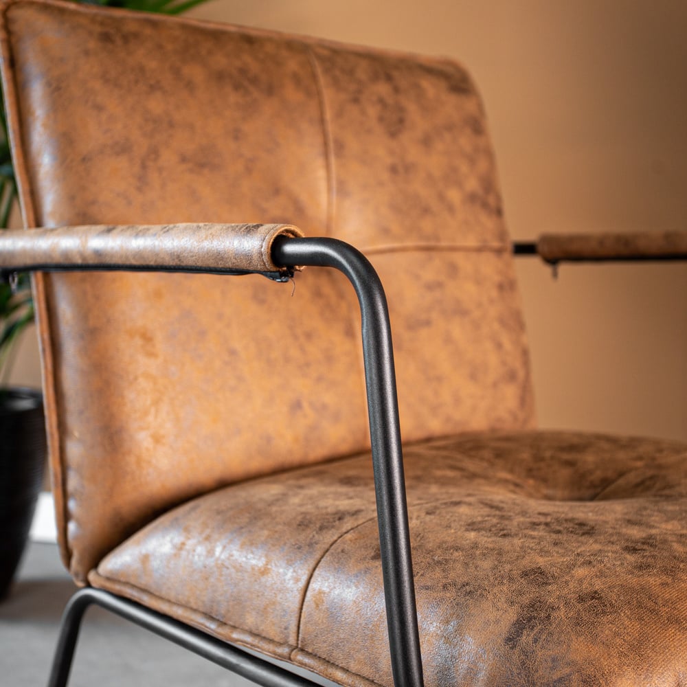 Sessel Hailey Ökoleder Dimehouse Cognac LxBxH 66x64x37 Öko-Leder Stimmungsvolles Fotodetail