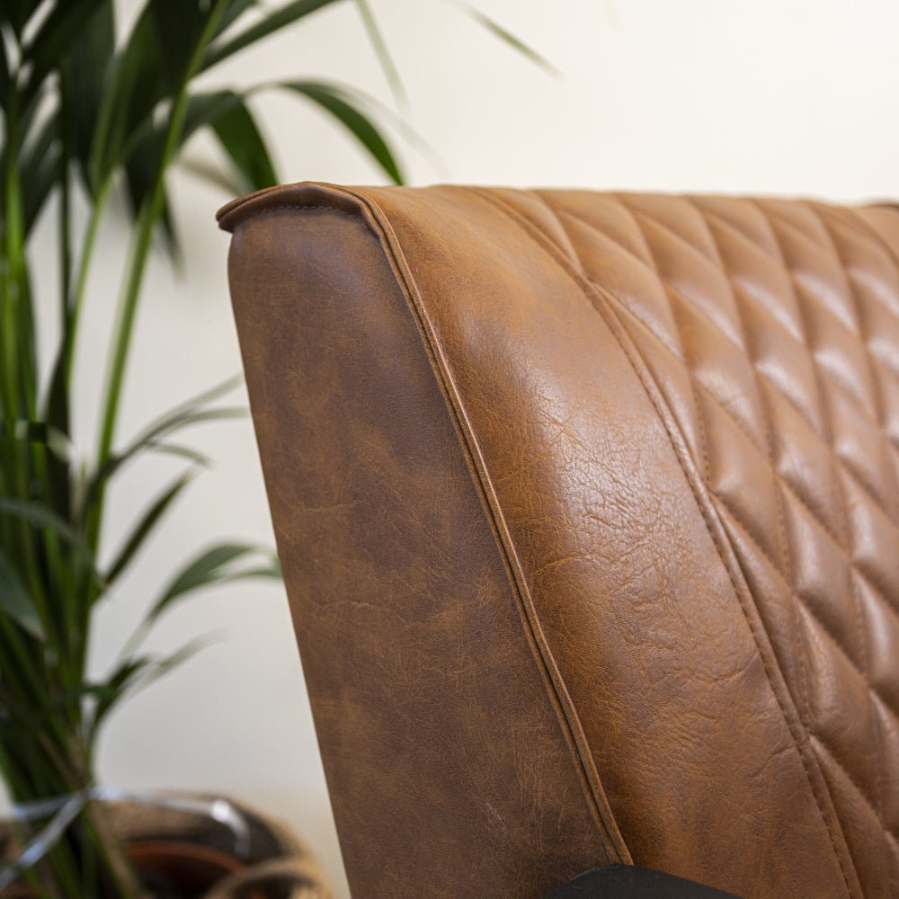 Sessel Peter Dimehouse Cognac LxBxH 68x62x45 Kunstleder Stimmungsvolles Fotodetail