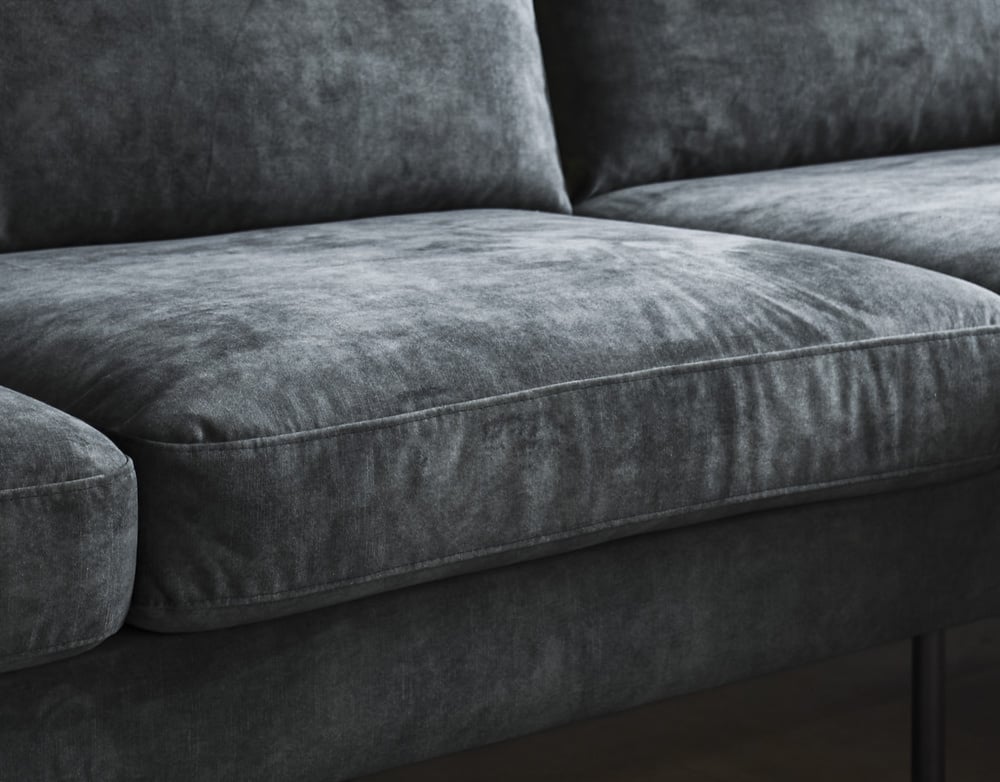 Sofa Gaya DeGeBe Stoff Anthrazit Stimmungsvoller Fotoausschnitt
