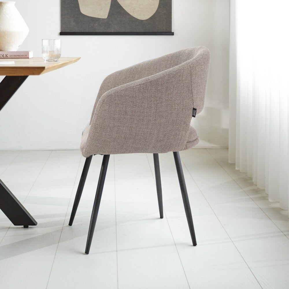 Eetkamerstoelen - Scandinavische Eetkamerstoel Taupe Stof Kuipvorm Don - Met Armleuningen - Dimehouse