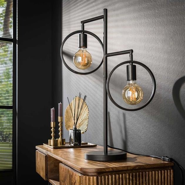 Tischleuchte Hennes DH Interior Anthrazit LxBxH 61x40x12 Metall Stimmungsvolles Foto diagonale Vorderansicht
