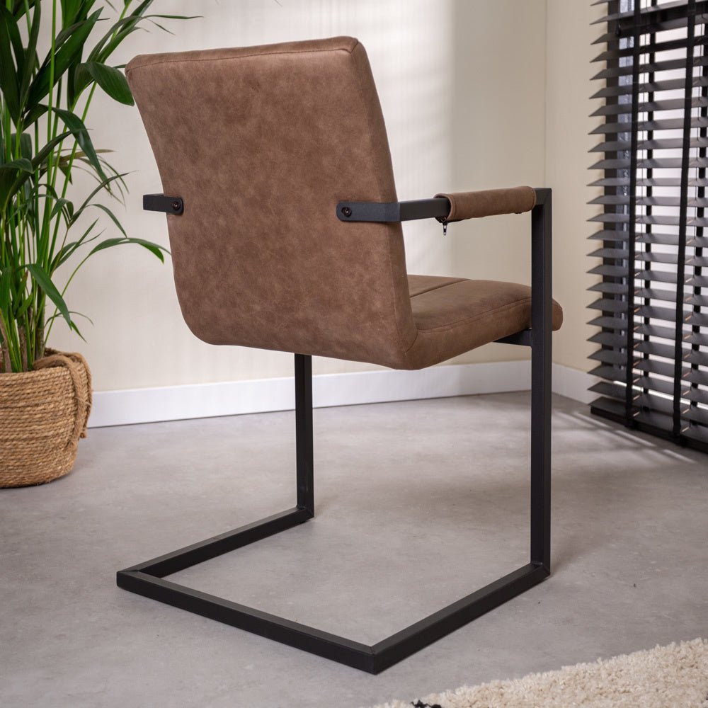 Esszimmerstuhl Jackson Dimehouse Taupe LxBxH 71x58x54 Stoff Stimmungsfoto schräg Rückansicht