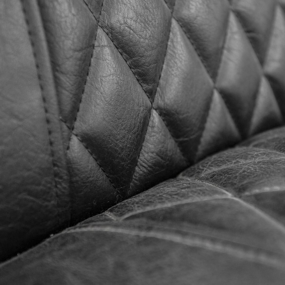 Sessel Peter Dimehouse Anthrazit LxBxH 68x62x45 Kunstleder Stimmungsvolles Fotodetail