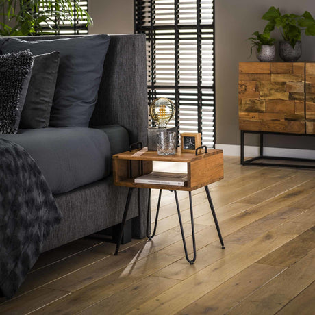 Nachttisch Aimée DH Interior Akazie LxBxH 45x39x17 Akazienholz Ambientefoto Vorderansicht
