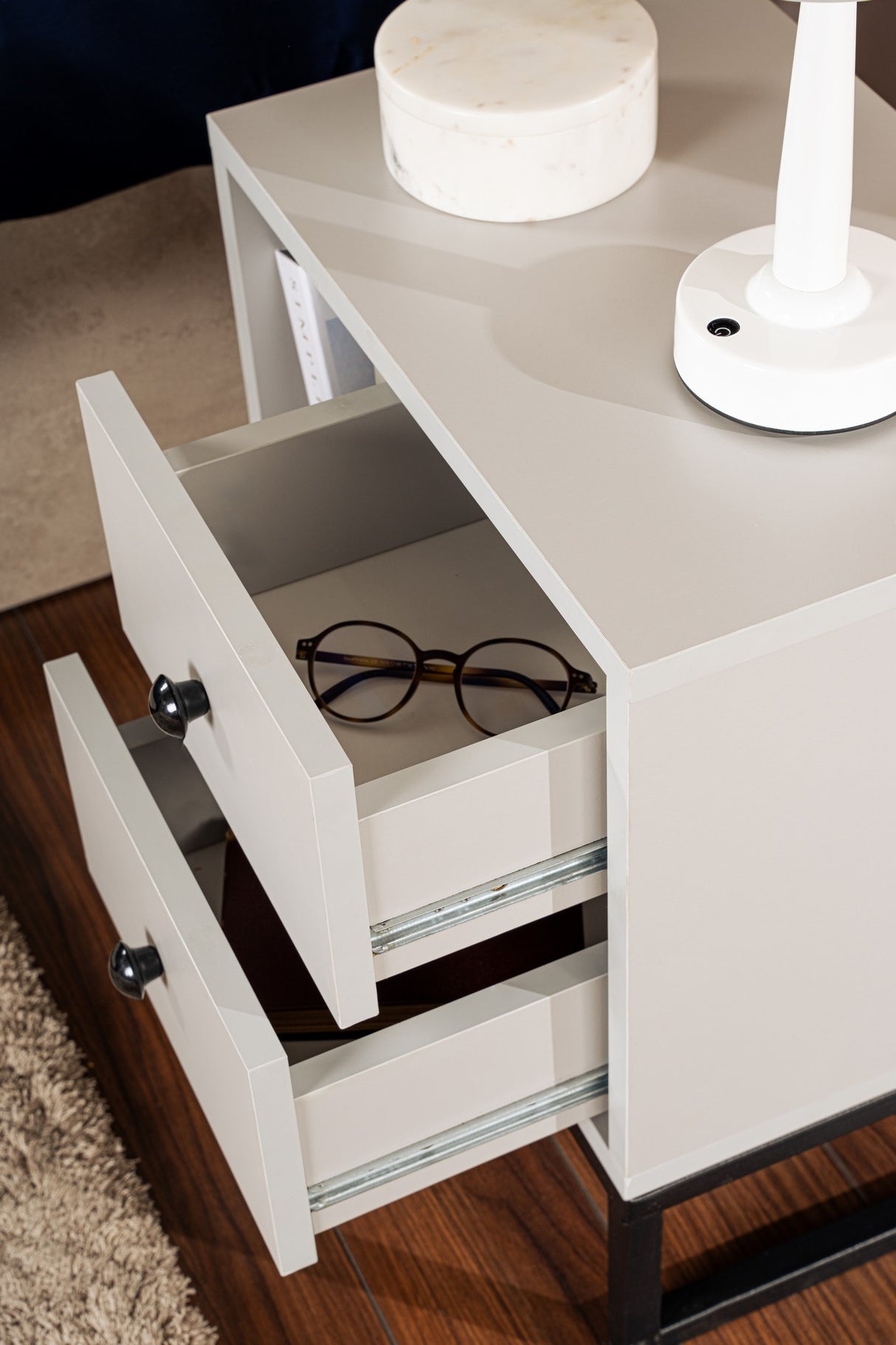 Nachtkastjes - Nachtkastje Grijs Melamine Pulsar - Zwart Frame - Dimehouse