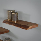 Wandregal Durris DH Interior Akazie LxBxH 63x22x7 Akazienholz Stimmungsvolles Foto diagonale Vorderansicht