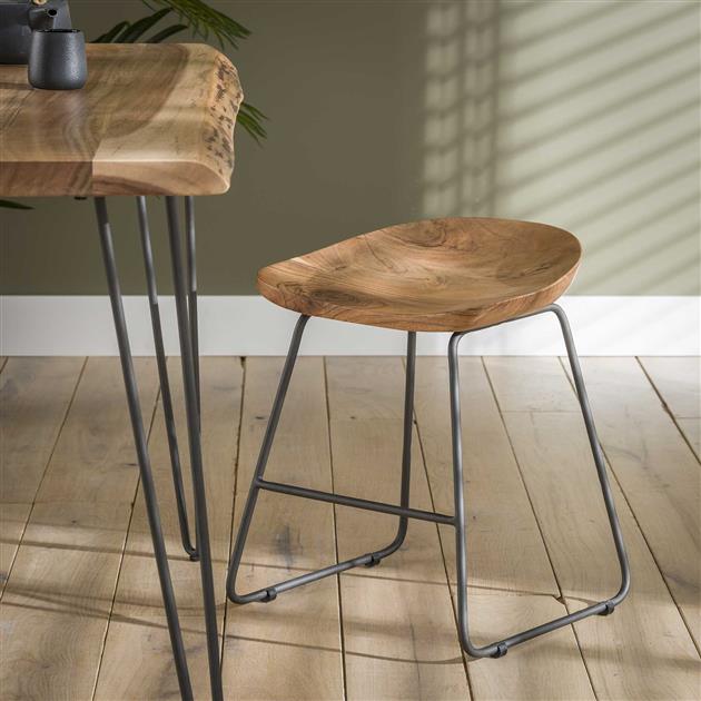 Barkrukken - Set van 2 Industriële Lage Krukken Acaciahout Novi - Zithoogte 52 cm - Zonder Rugleuning - Dimehouse