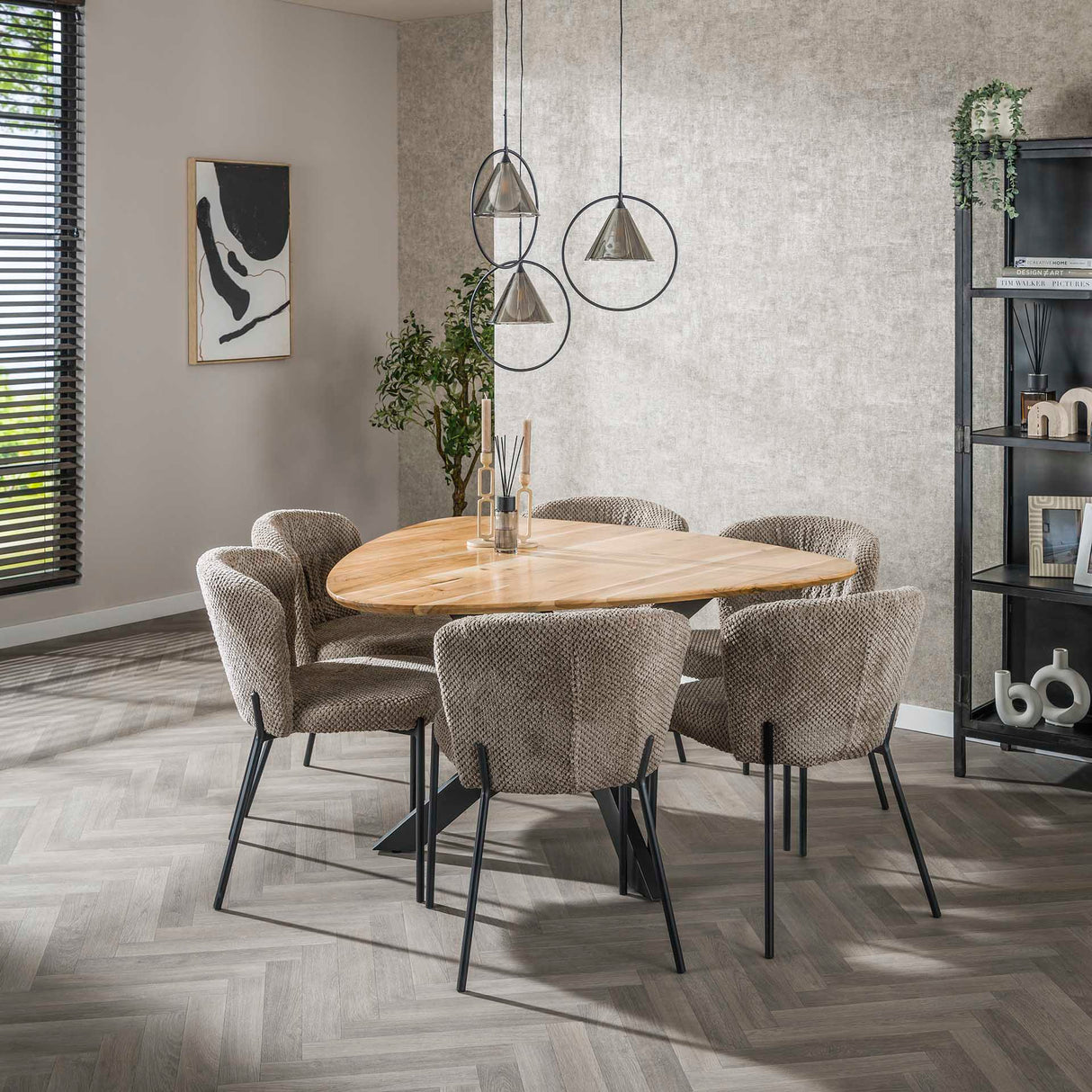 Eettafels - Driehoekige eettafel van massief acaciahout 135 cm - Dimehouse