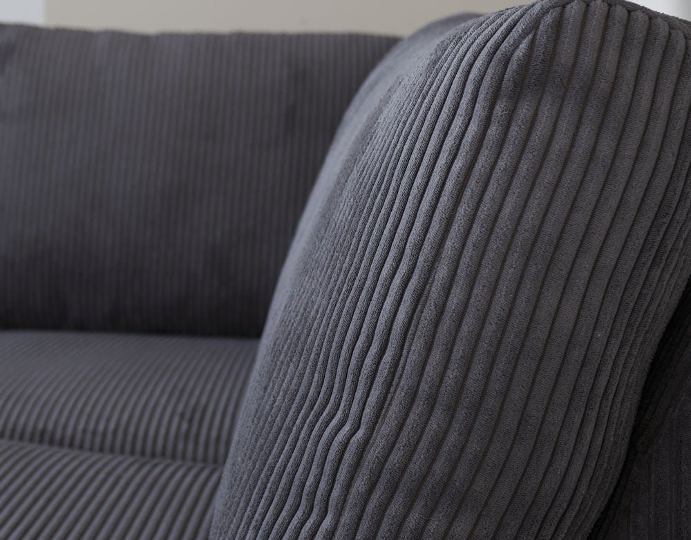 Sofa Gabi DeGeBe Anthrazit Stoff Stimmungsvolles Fotodetail