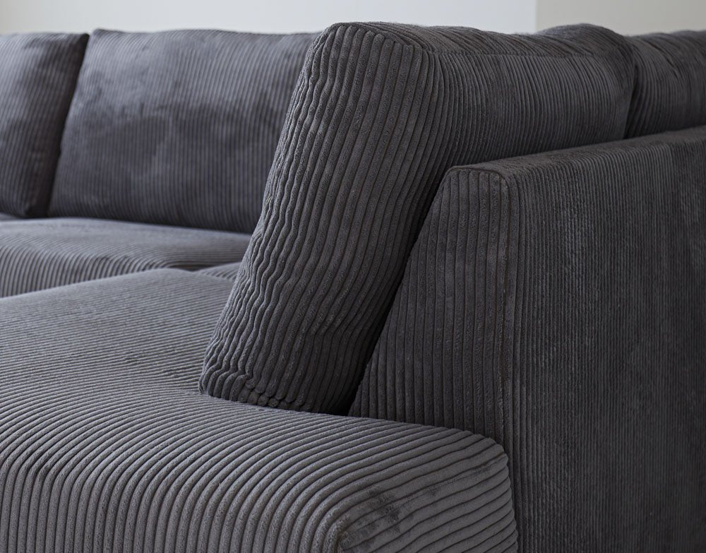 Sofa Gabi DeGeBe Anthrazit Stoff Stimmungsvolles Fotodetail