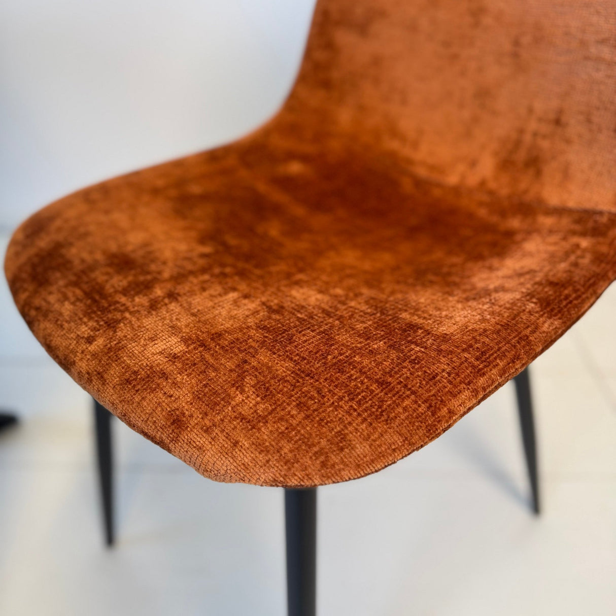 Eetkamerstoelen - Set van 4 Scandinavische Eetkamerstoelen Terra Chenille Stof Swift - Zonder Armleuningen - Dimehouse