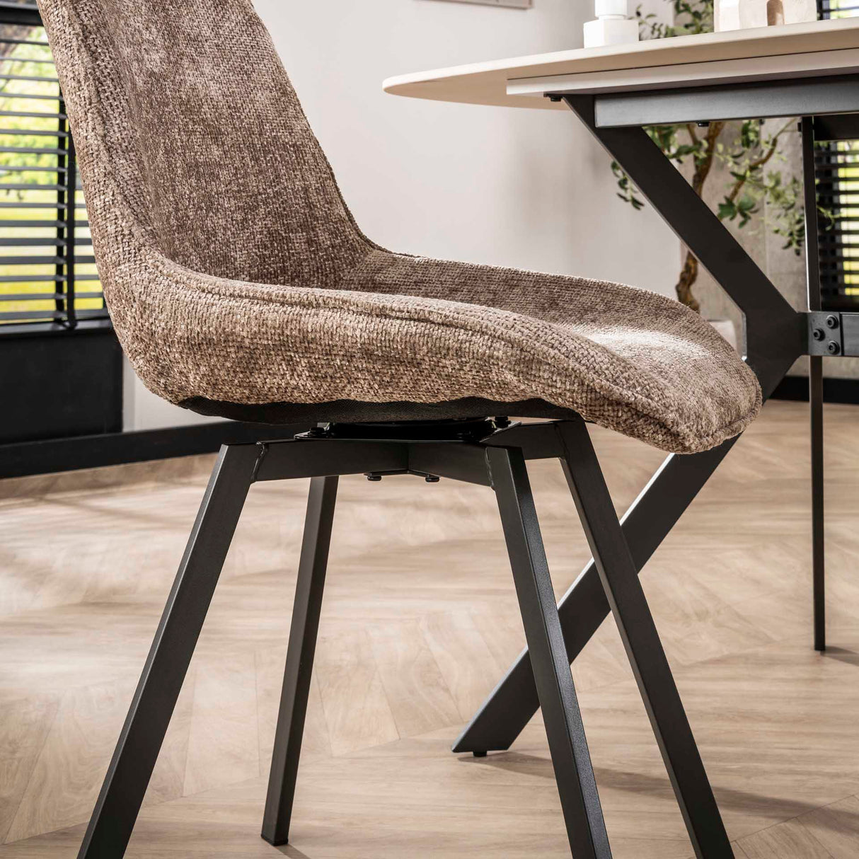 Eetkamerstoelen - Moderne Eetkamerstoel Riviera Rich Champagne Draaibaar Zonder Armleuningen - Dimehouse