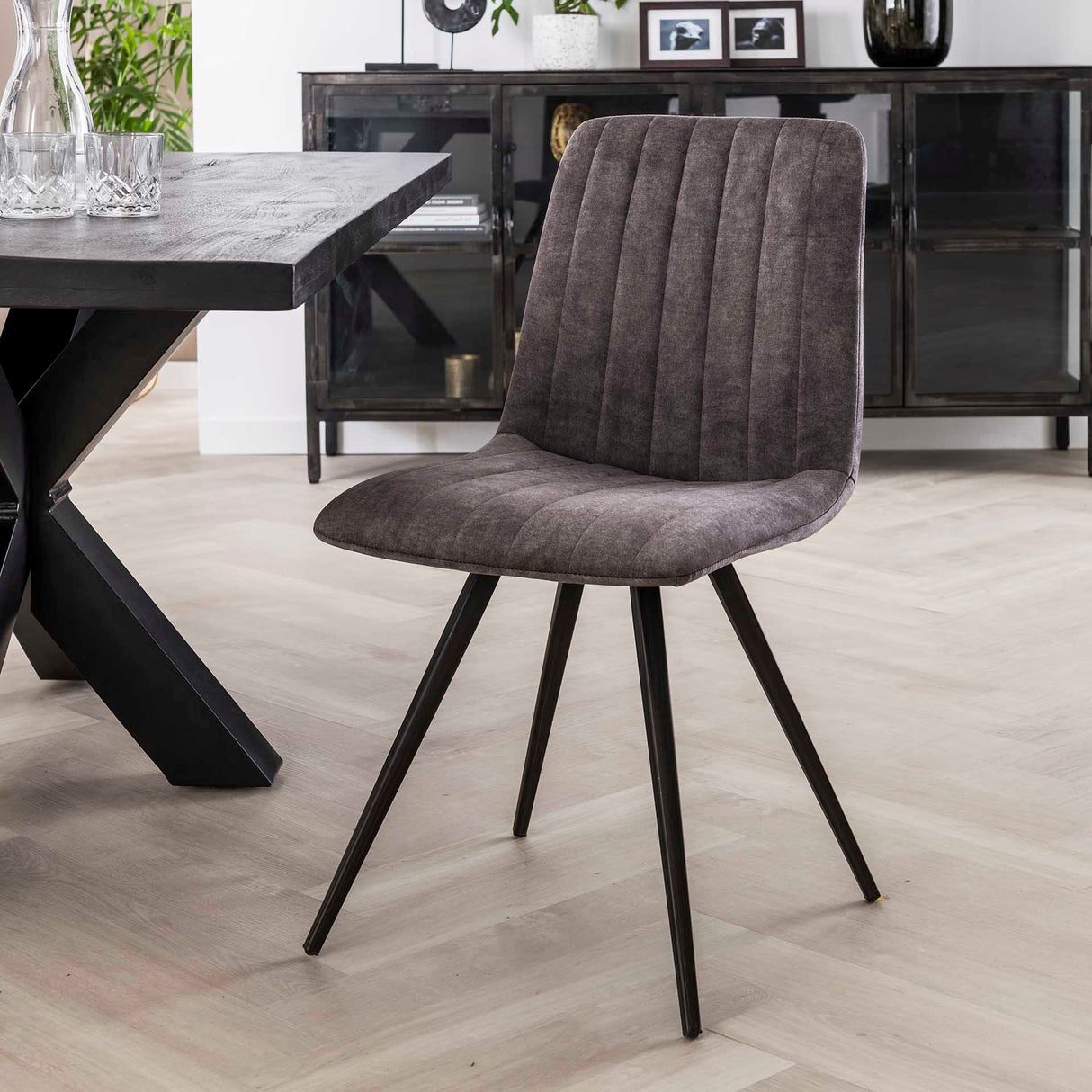 Eetkamerstoelen - Eetkamerstoel Sadie Velvet Grijs - Zonder Armleuningen - Dimehouse