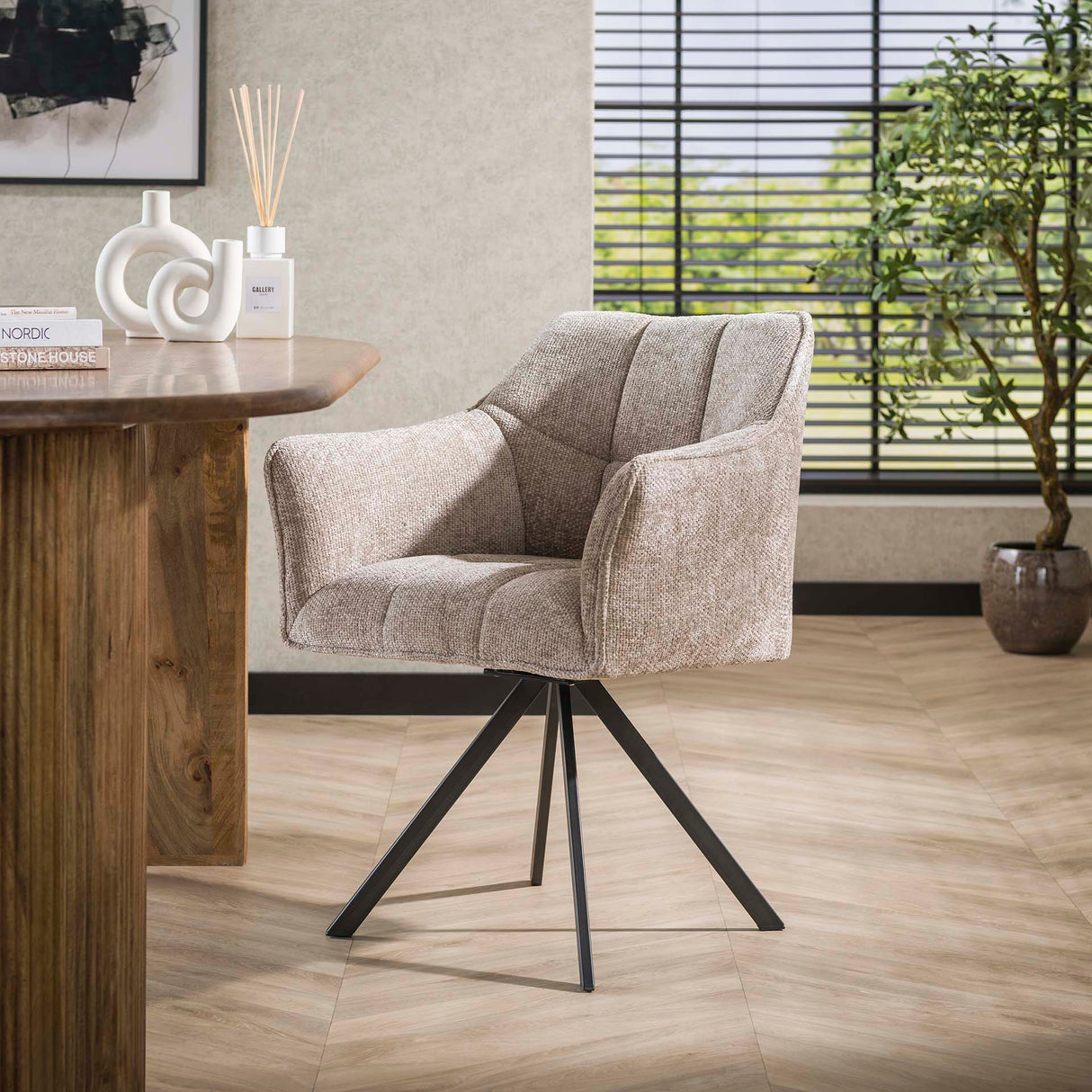 Eetkamerstoelen - Eetkamerstoel Lino Chenille Stof Rich Zand Draaibaar - Dimehouse
