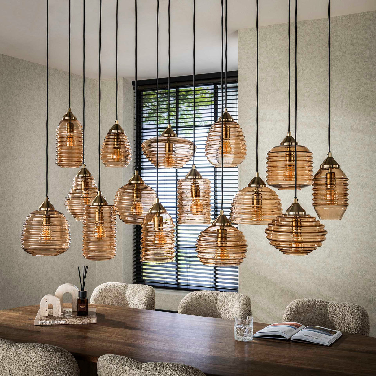 Hanglampen - Hanglamp Mali 15 - lichts geribbeld glas amberkleurig - Dimehouse