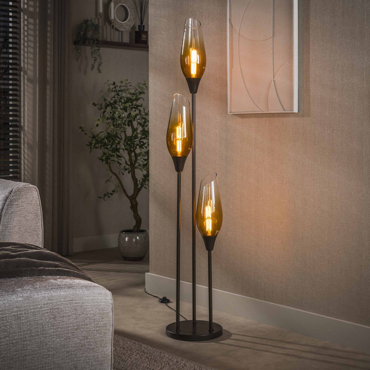 Stehlampe Kokon in Sienabraun