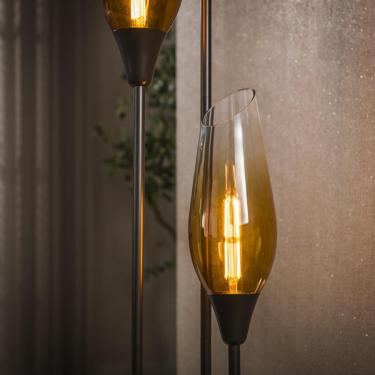 Stehlampe Kokon in Sienabraun