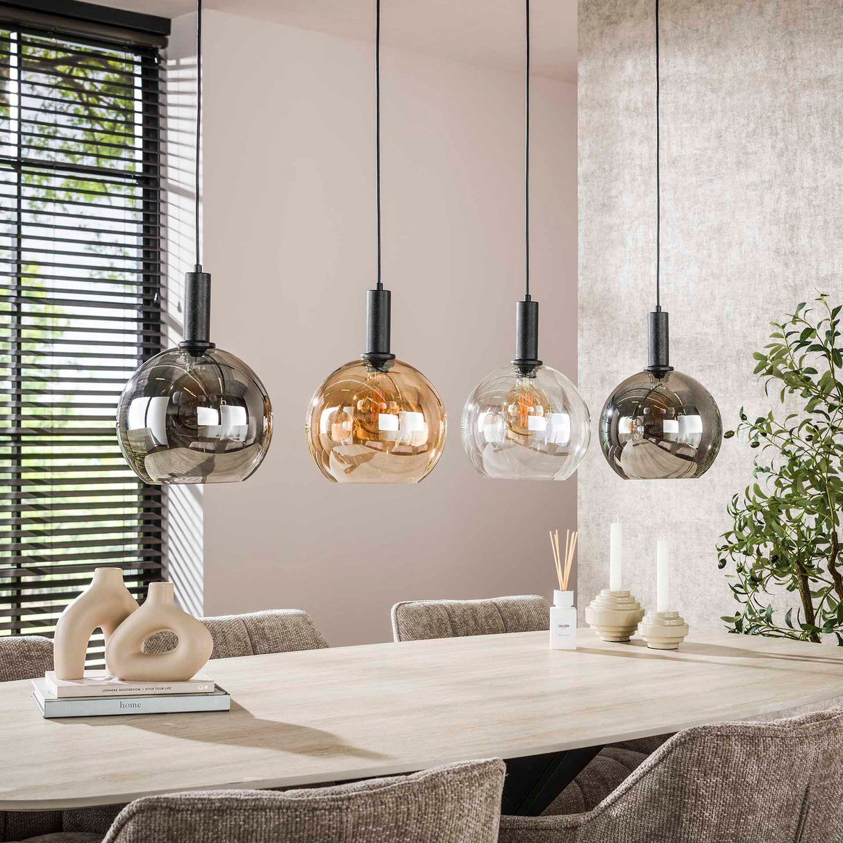 Hanglampen - Hanglamp 4 - lichts gekleurd glas zwart metaal Valeo 135 cm - Dimehouse