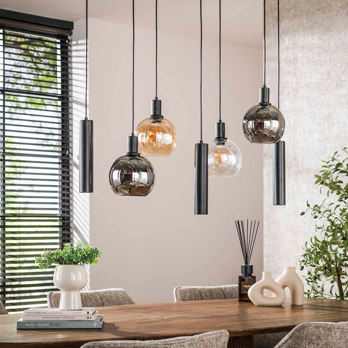 Hanglampen - Hanglamp 7 - lichts gekleurd glas zwart metaal Valeo 110 cm - Dimehouse