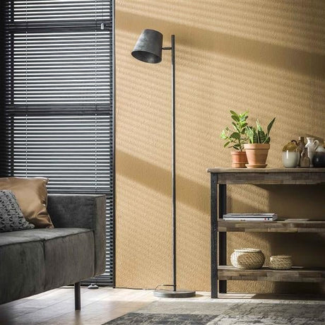 Stehleuchte Sienna DH Interior Anthrazit LxBxH 61x32x25 Metall Stimmungsvolles Foto diagonale Vorderansicht