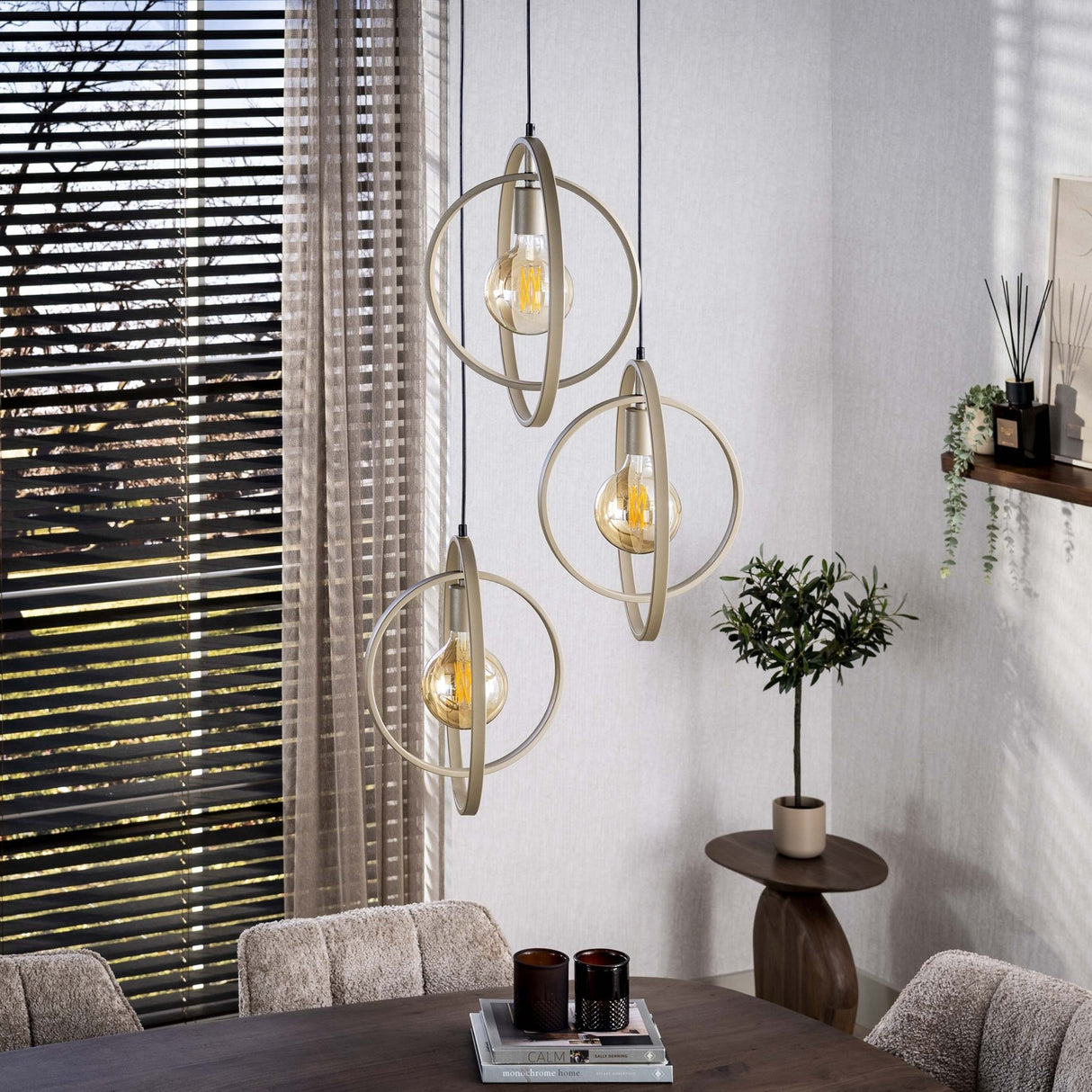 Hanglampen - Moderne Hanglamp Beige Otan getrapt 3 - lichts - Dimehouse
