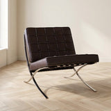Expo-Sessel aus dunkelbraunem Premium-Leder, stimmungsvolles Foto Modern Innenraum