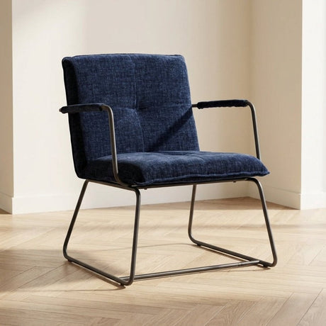 Sessel Hailey dunkelblaues Chenille-Mood-Foto in Modern Innenraum