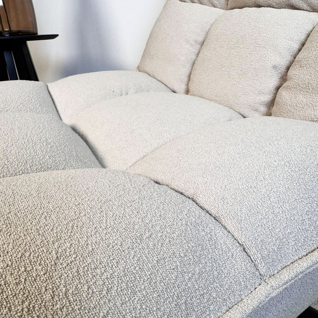 Fauteuils - Scandinavische draaifauteuil beige bouclé stof 360° draaibaar Yuki - Dimehouse