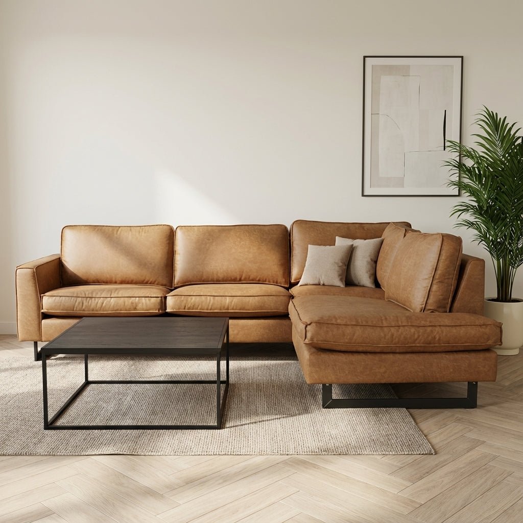 Ecksofa cognacfarbene Mikrofaser Tulin – stimmungsvolles Foto rechts Modern Innenraum