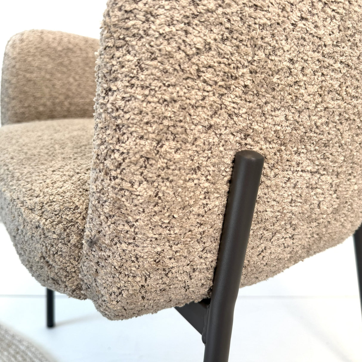 Esszimmerstuhl Bouclé Beige – Japandi – runde Formen – Lola
