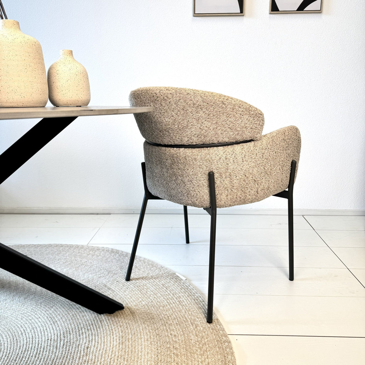 Esszimmerstuhl Bouclé Beige – Japandi – runde Formen – Lola
