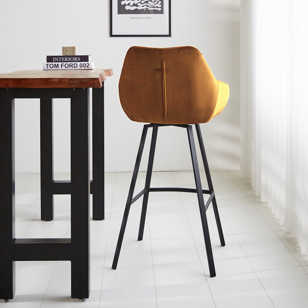 Barhocker Elise Samt Dimehouse Cognac LxBxH 95x59x57 Samt Stimmungsvolles Foto der schrägen Rückansicht