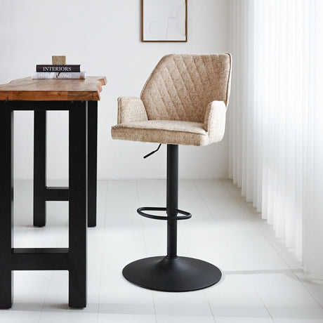 Barhocker Novan-Chenille Dimehouse Weiß LxBxH 75x58x54 Stoff Stimmungsvolles Foto diagonal von vorne