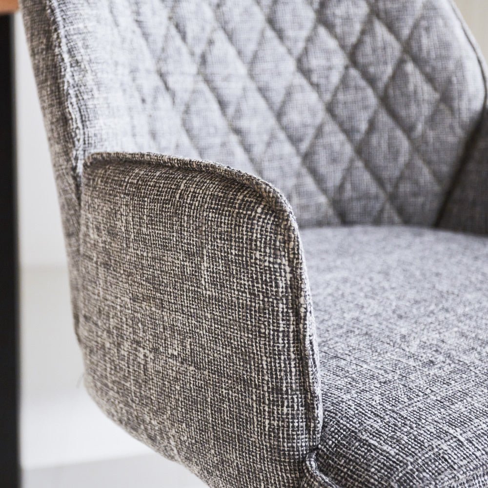 Barhocker Novan-Chenille Dimehouse Hellgrau LxBxH 75x58x54 Stoff Stimmungsvolles Fotodetail