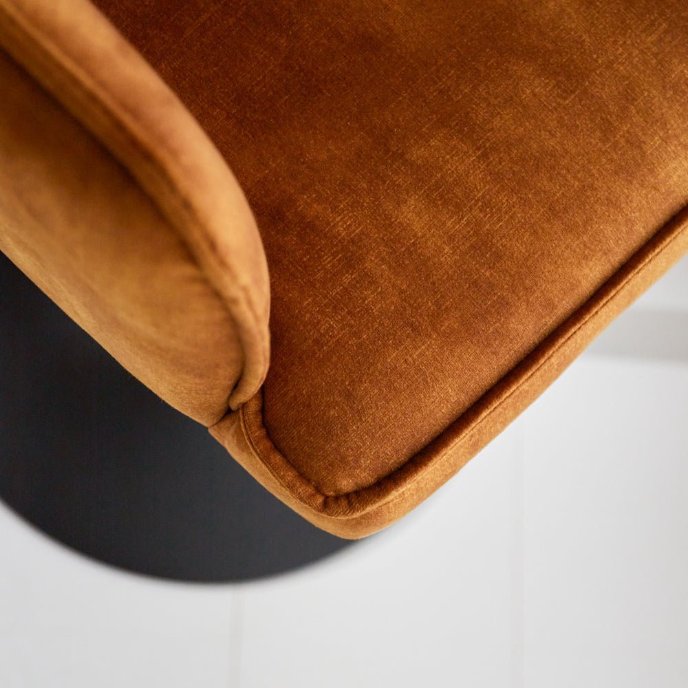 Barhocker Novan-Samt Dimehouse Cognac LxBxH 75x58x54 Stoff Stimmungsvolles Fotodetail