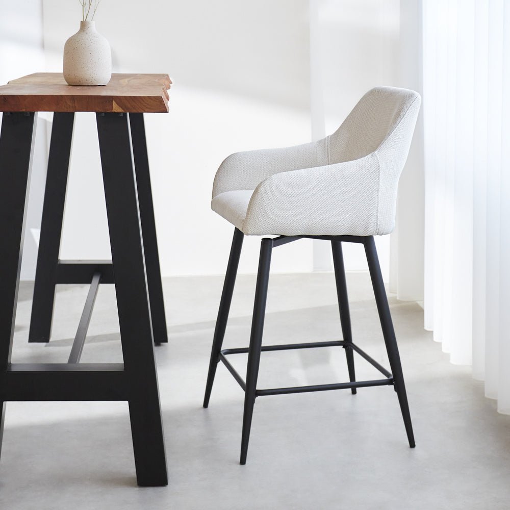 Barhocker Skye Dimehouse Weiß LxBxH 81x63x54 Stoff Stimmungsvolle Foto-Seitenansicht