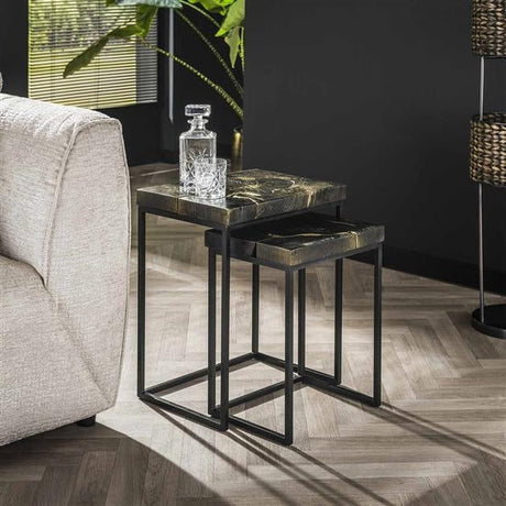 Beistelltisch Minette DH Interior Schwarz & Gold LxBxH 61x51x38 Teak Stimmungsvolles Foto diagonale Vorderansicht