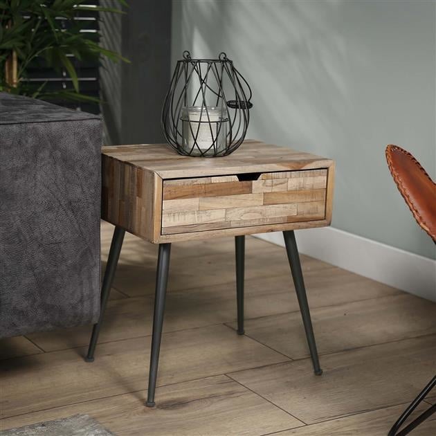 Nachttisch Cloë DH Interior Weathered LxBxH 50x40x19 Teak Stimmungsvolles Foto diagonale Vorderansicht