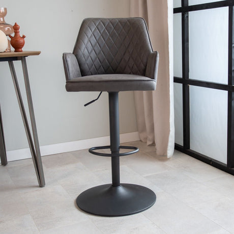 Barhocker Novan-Mikrofaser Dimehouse Anthrazit LxBxH 73x57x44 Stoff Stimmungsvolles Foto diagonal von vorne