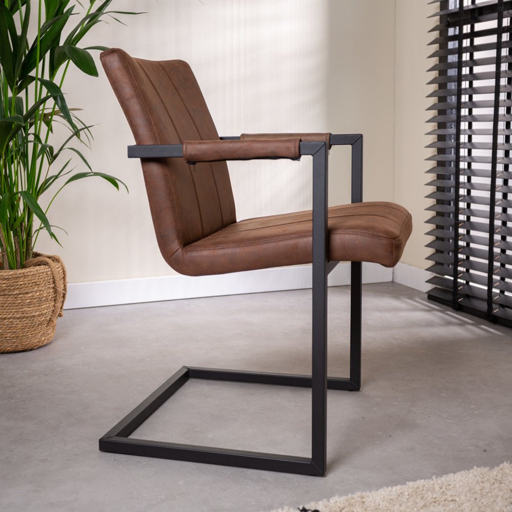 Esszimmerstuhl Jackson Dimehouse Braun LxBxH 71x58x54 Stoff Stimmungsfoto Seitenansicht