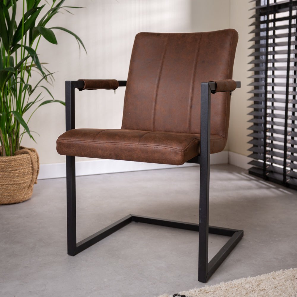 Esszimmerstuhl Jackson Dimehouse Braun LxBxH 71x58x54 Stoff Stimmungsfoto schräge Vorderansicht