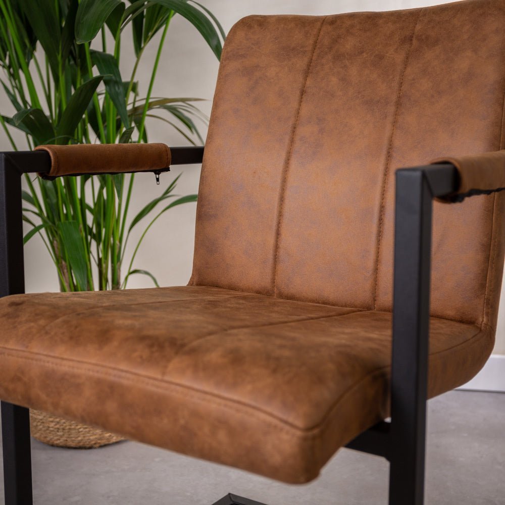 Esszimmerstuhl Jackson Dimehouse Cognac LxBxH 71x58x54 Stoff Stimmungsvolles Fotodetail