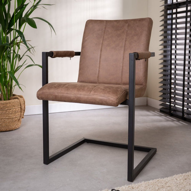 Esszimmerstuhl Jackson Dimehouse Taupe LxBxH 71x58x54 Stoff Stimmungsfoto schräg Vorderansicht
