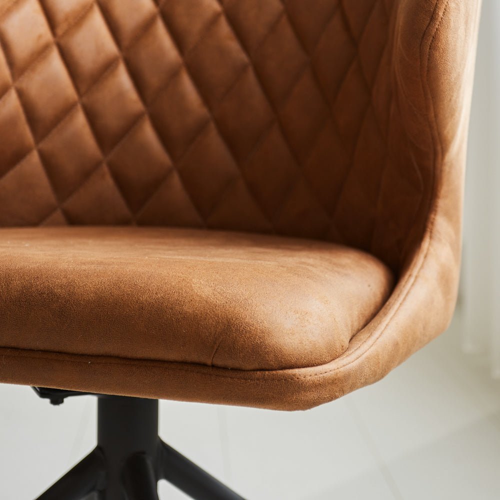 Esszimmerstuhl Eloi Dimehouse Cognac LxBxH 58x58x54 Stoff Stimmungsvoller Fotoausschnitt