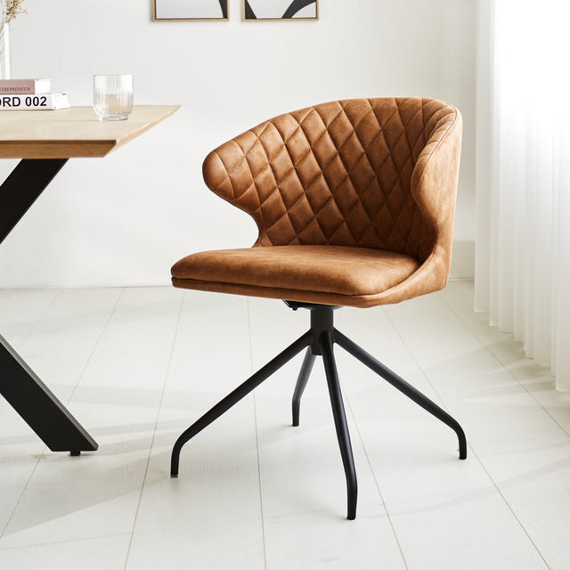 Esszimmerstuhl Eloi Dimehouse Cognac LxBxH 58x58x54 Stoff Stimmungsvolles Foto schräge Vorderansicht